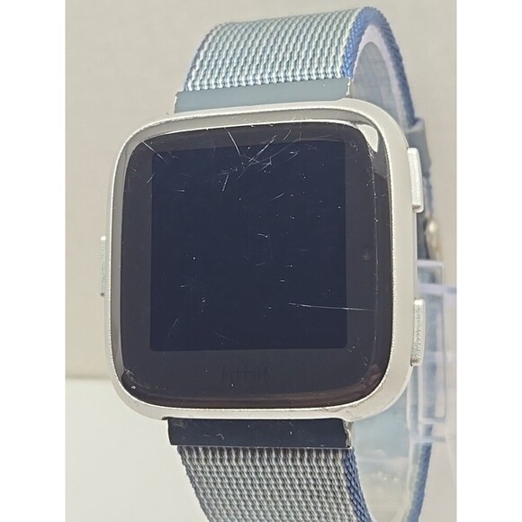 Fitbit Versa FB504 Smartwatch Fitness Heart Rate Bluetooth Extr Bands No Charger - Picture 4 of 13